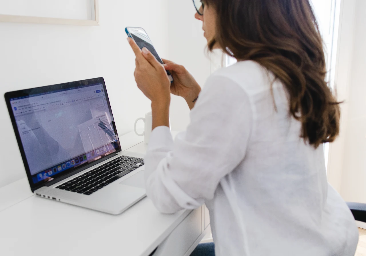 Eliminowanie-rozpraszaczy-jak-zwiekszyc-produktywnosc-w-pracy